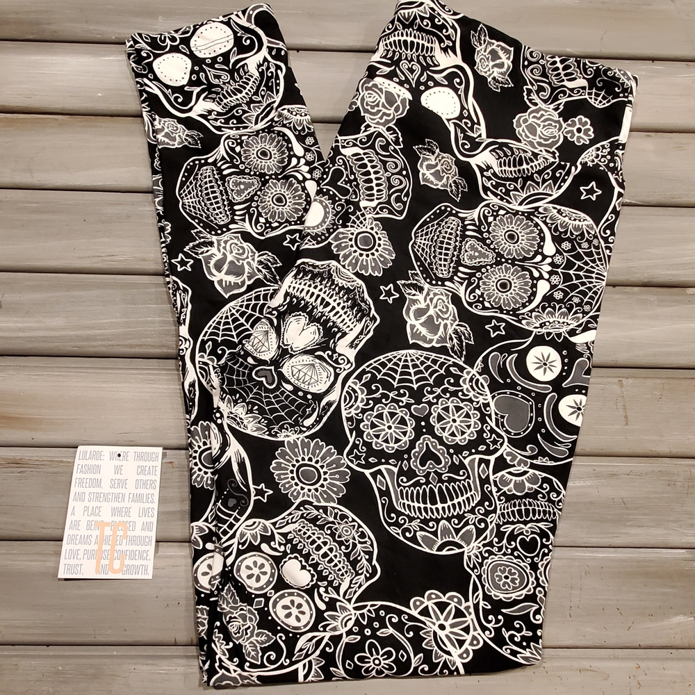 Lularoe TC Halloween Leggings Sugar Skulls Skeleton Roses Black White NWOT